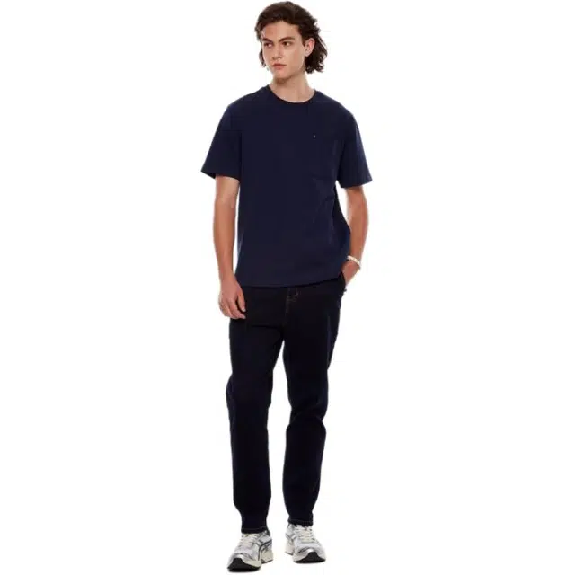 GUESS T