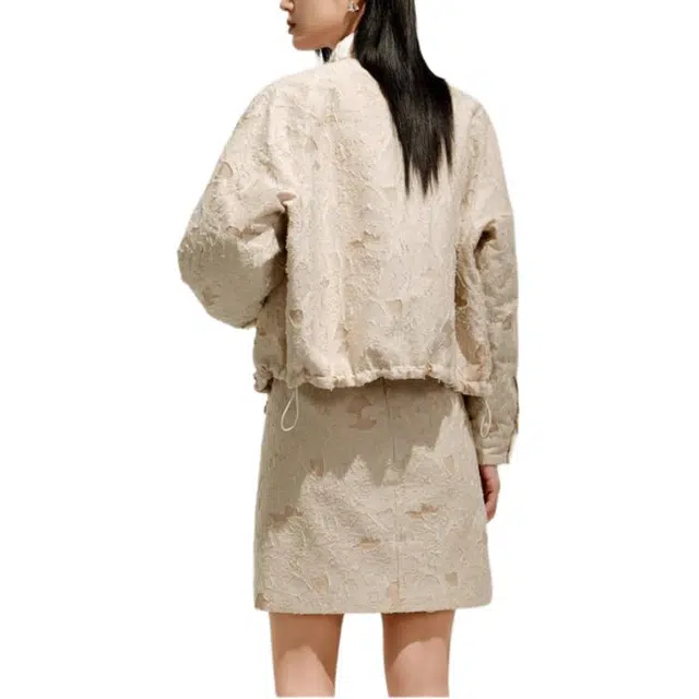 玖姿安娜蔻 休闲简约立领肌理提花夹驼绒外套棉服 女款 米黄