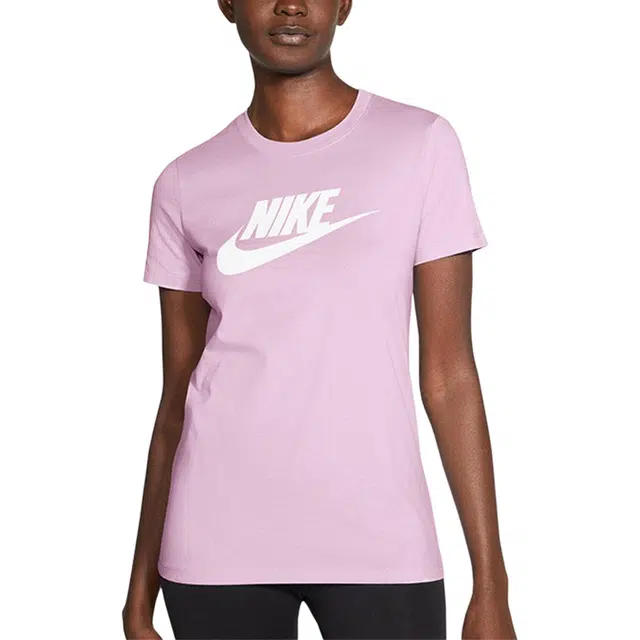 Nike Sportswear Essential Logo T