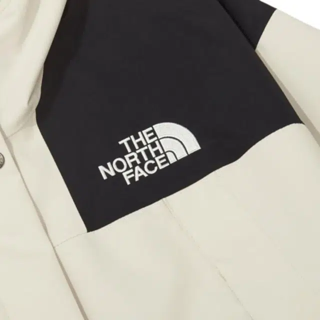 THE NORTH FACE Crop Mountain Dry Logo