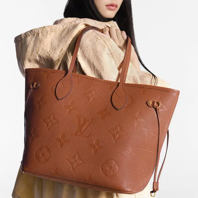 LOUIS VUITTON NEVERFULL MM Tote