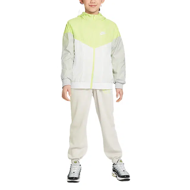 Nike Sportswear Windrunner Stain Repel logo
