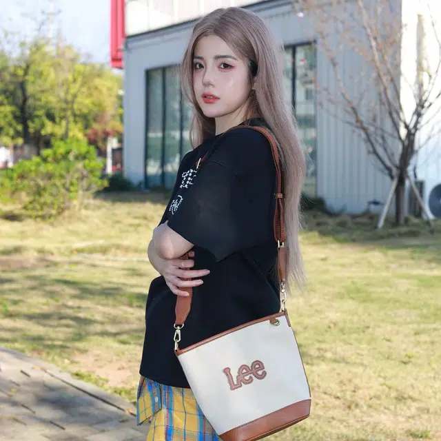 Lee