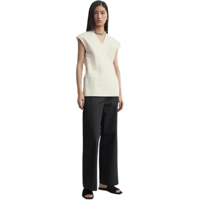 TOTEME SS25 V
