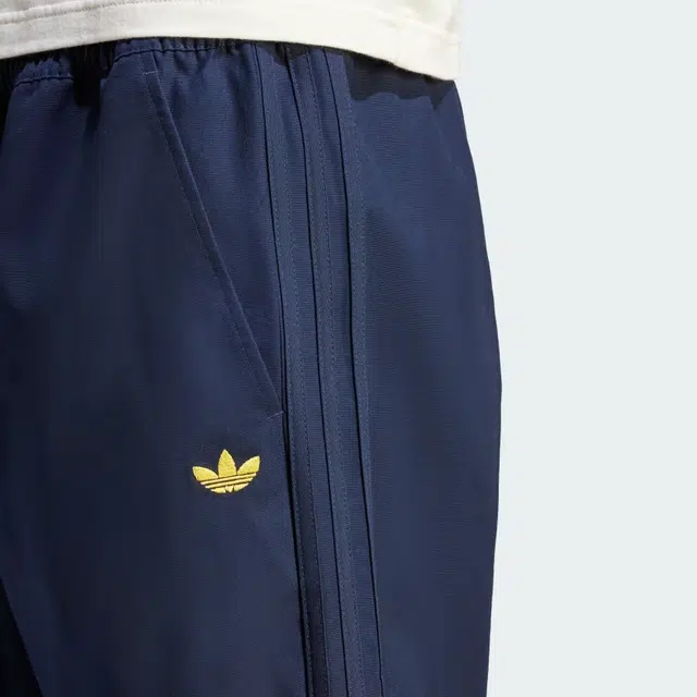 adidas originals Nice Chino Pants Logo