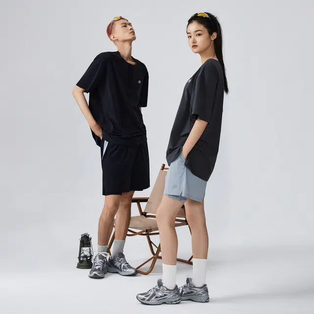 New Balance Blacktoes LogoT