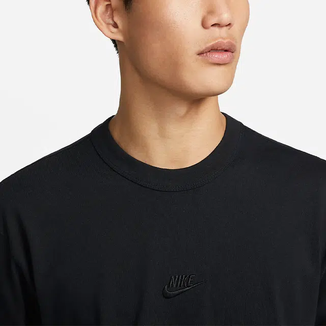 Nike Sportswear Premium Essentials
