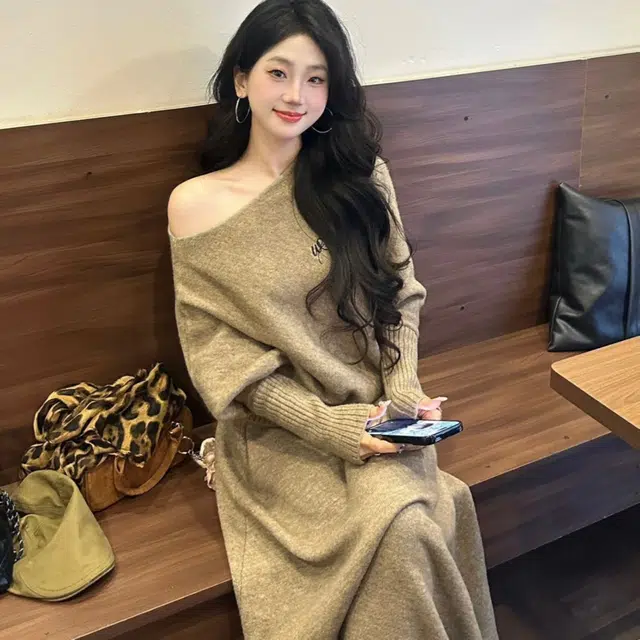 邓大喵 法式慵懒针织上衣春秋设计一字肩毛衣女毛呢半身裙裙套装 女款