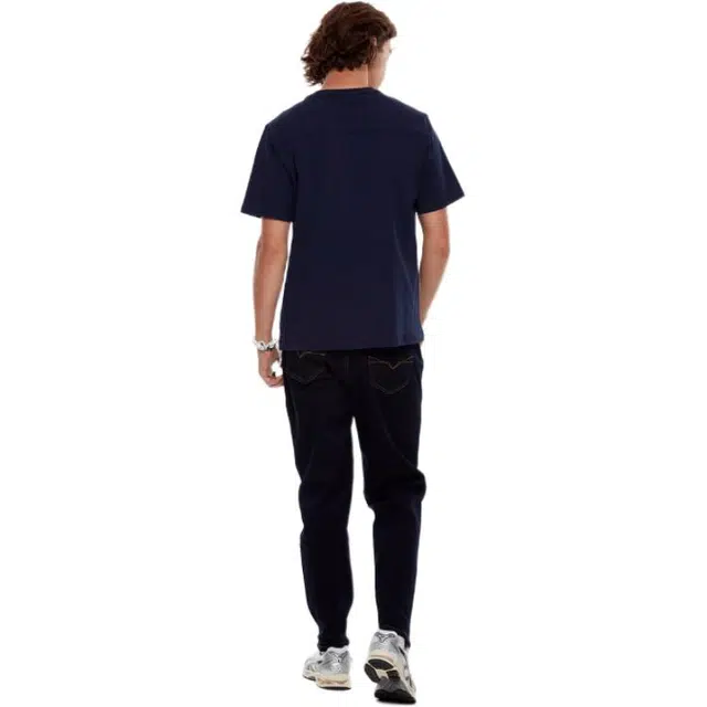 GUESS T
