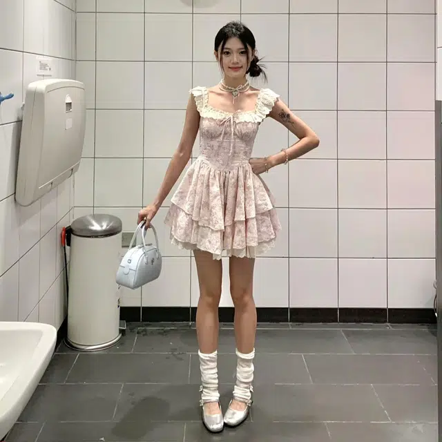 依钗 法式温柔风碎花收腰蕾丝花边蓬蓬公主短裙吊带连衣裙 女款