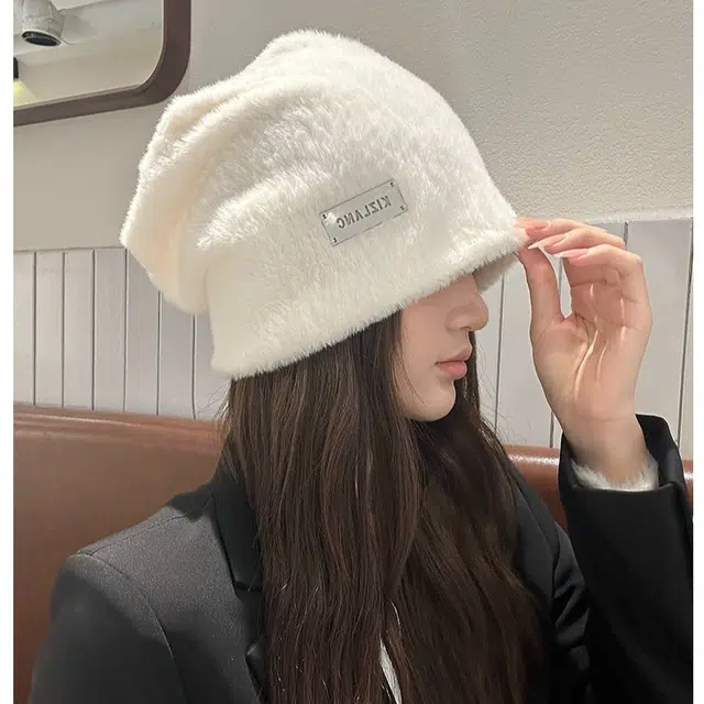 【通勤出街必备】 攸委 大头围显脸小金属标毛绒堆堆帽女秋冬季加厚保暖 仿兔毛 百搭慵懒风包头帽护耳绒线帽月子冷帽 男女同款情侣款