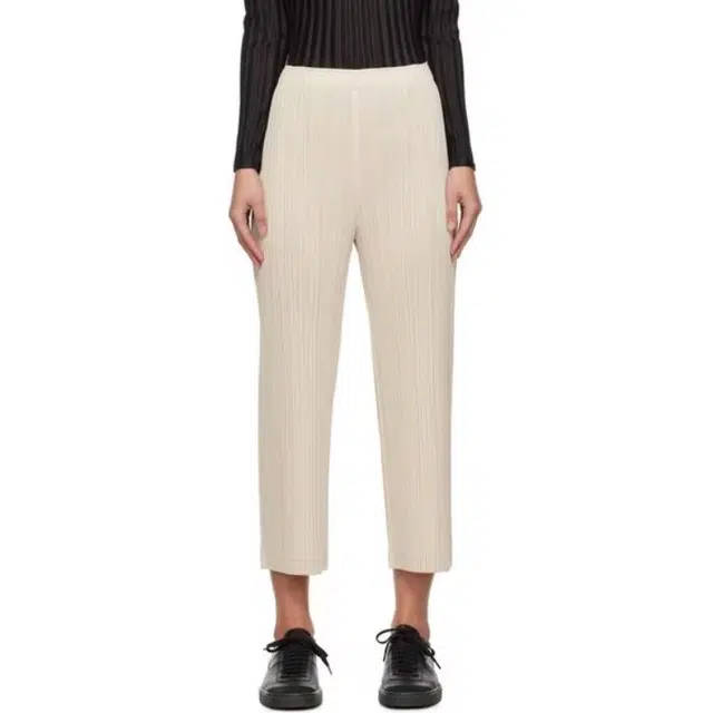 PLEATS PLEASE ISSEY MIYAKE