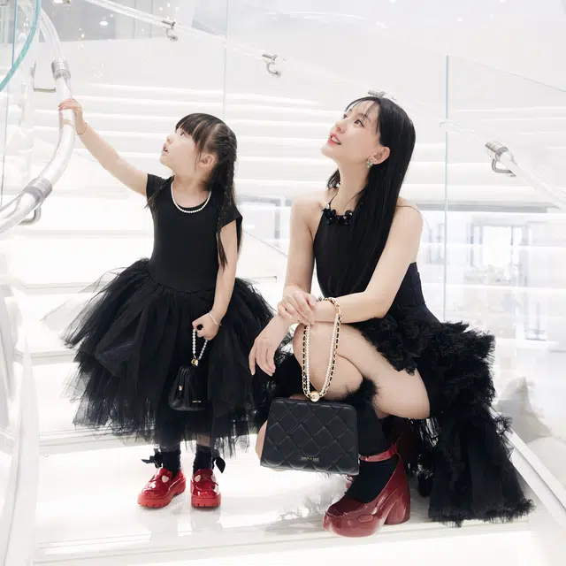 CHARLESKEITH ck Black