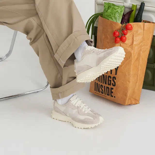 New Balance 327 Off White