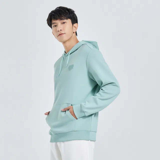 鸿星尔克 生活系列 爱心印花纯色运动抽绳连帽长袖卫衣 男款 羽纱绿 推荐