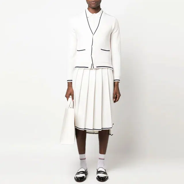 THOM BROWNE V