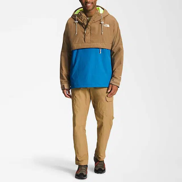 THE NORTH FACE SS23 Low-Fi Hi-Tek Logo