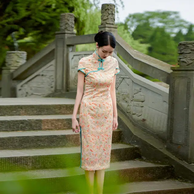 四美子 手工刺绣斜襟立领花瓣袖旗袍 琉璃之梦