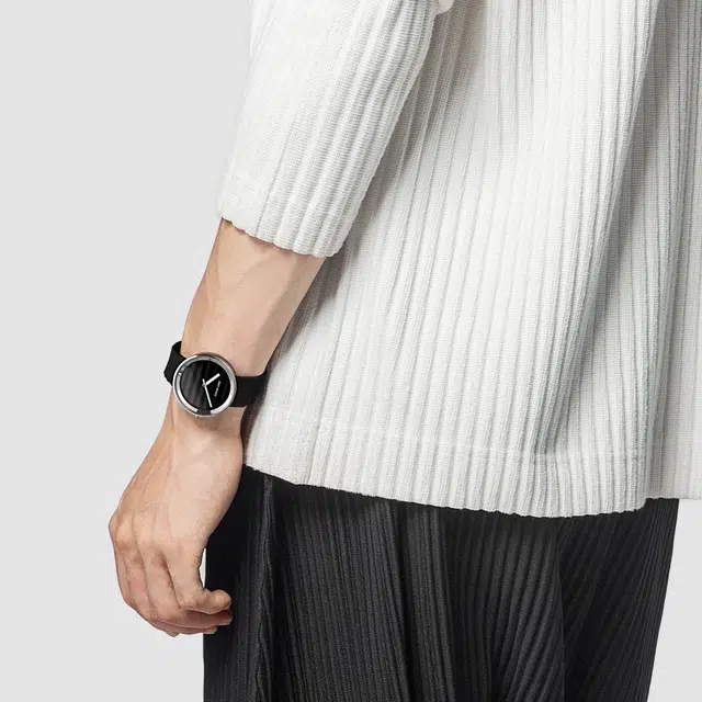 ISSEY MIYAKE PLEASE 39.5mm SILAAA01