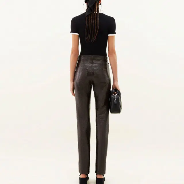 COURREGES T