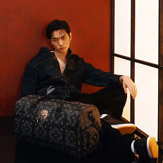 Chusan Lion Head Embroidered Gym Bag