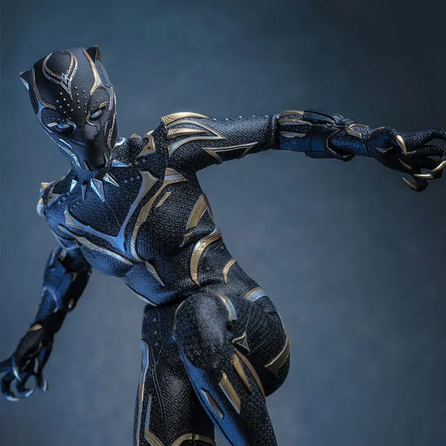 Hot Toys 16 28cm