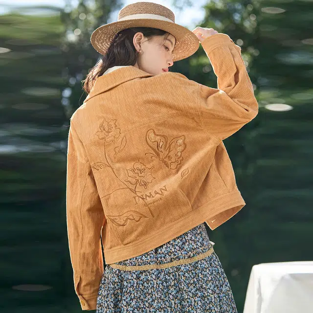 茵曼 纯色方领单排扣长袖夹克 女款 亚麻黄