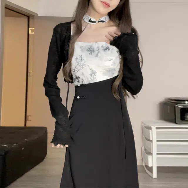 松本丧丧 纯色可系带不规则微透圆领短款长袖针织衫 女款 黑色