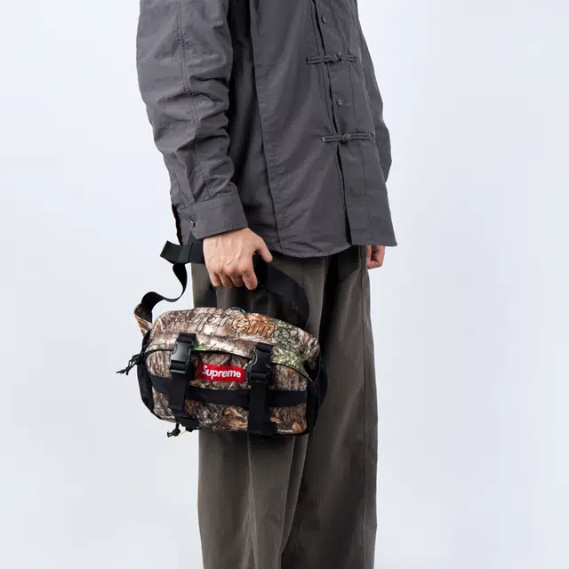 Supreme 19FW Waist Bag Logo