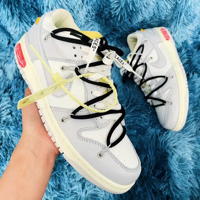 CMFY 5 THE 50 SHOELACES