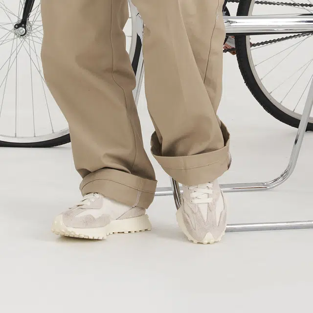 New Balance 327 Off White