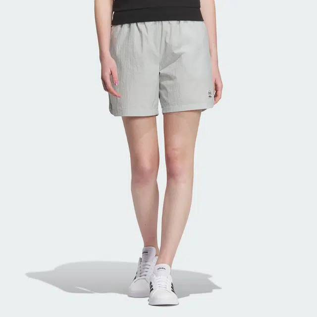 adidas neo W ESNT SHORTS Logo