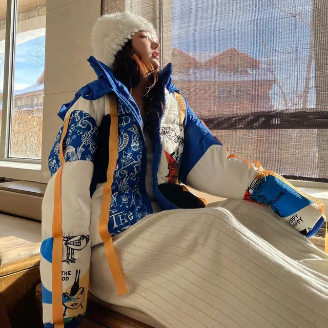 13 DEMARZO x MARK WIGAN Graffiti Ribbon Hooded Down Jacket Blue White