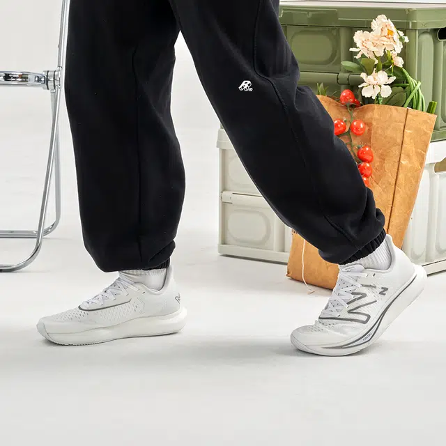 New Balance FuelCell Rebel v3