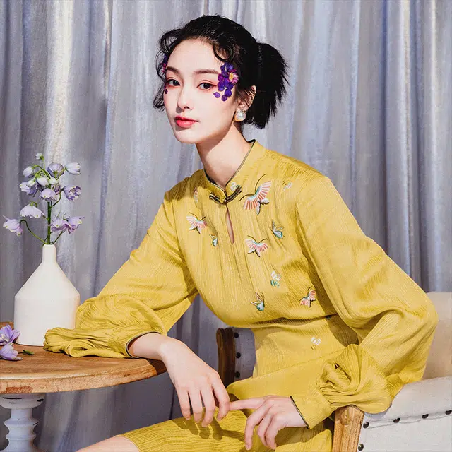 槿爷东方 水滴洞蝴蝶刺绣灯笼袖长袖仙女连衣裙 女款 黄色