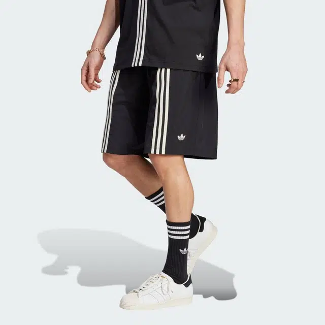 adidas originals Logo