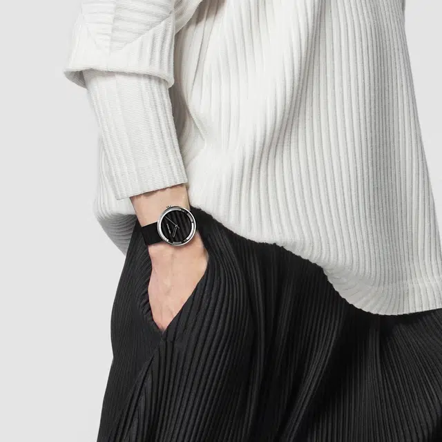 ISSEY MIYAKE PLEASE 39.5mm SILAAA01