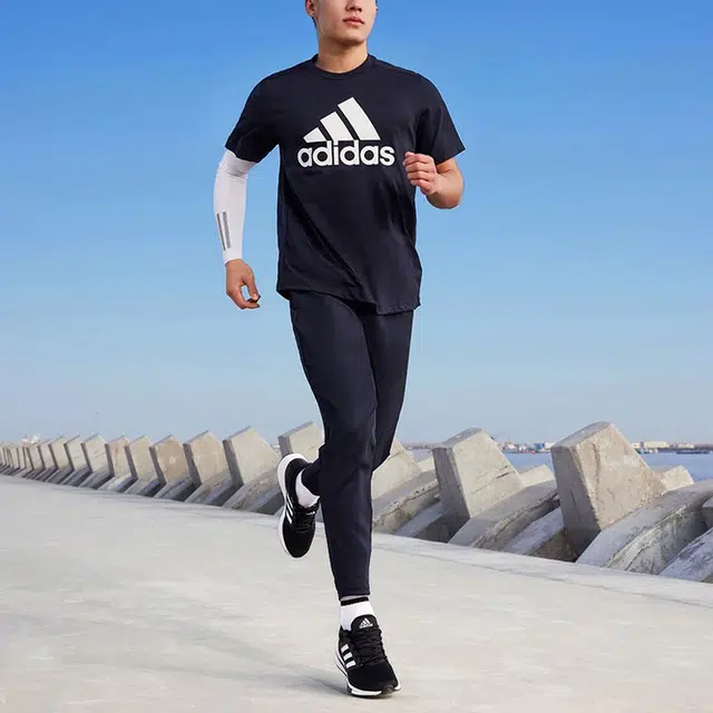 adidas AEROREADY DESIGNED 2 FEELREADY LogoT