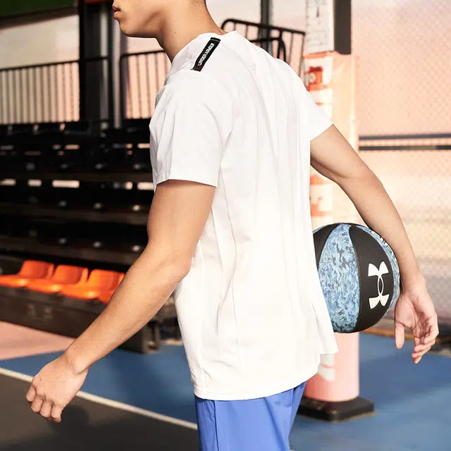 Under Armour logo T
