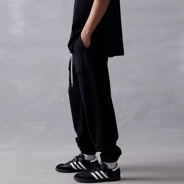 23 Fear of God Essentials SS23 Sweatpant Essentials Core Jet Black