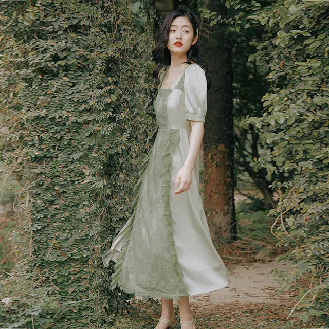 《绿蔷薇》绿色方领拼接蕾丝花边浪漫度假长款短袖连衣裙 女款