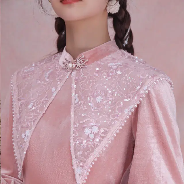 槿爷东方 粉桃酪 法式珠片云肩假两件鱼尾裙丝绒旗袍 女款 粉色