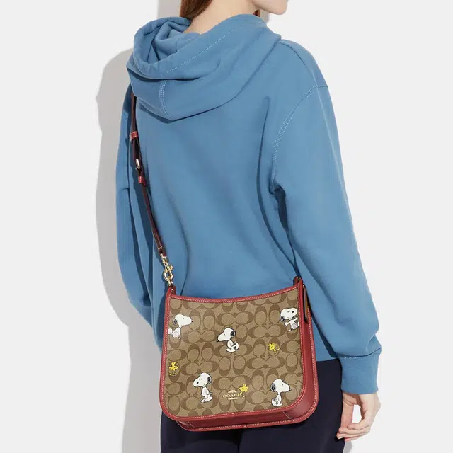 COACH x Peanuts Snoopy Dempsey 27