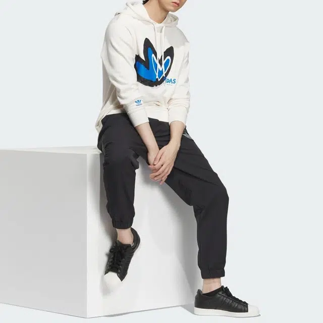adidas originals Logo