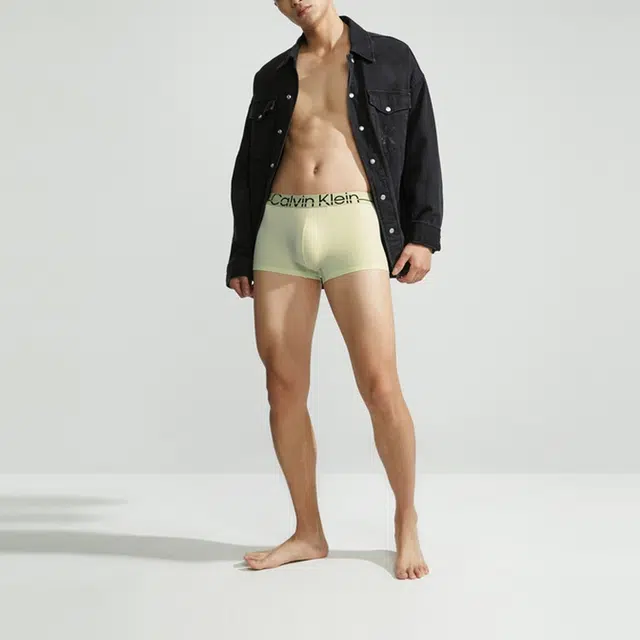 CKCalvin Klein 4D 1