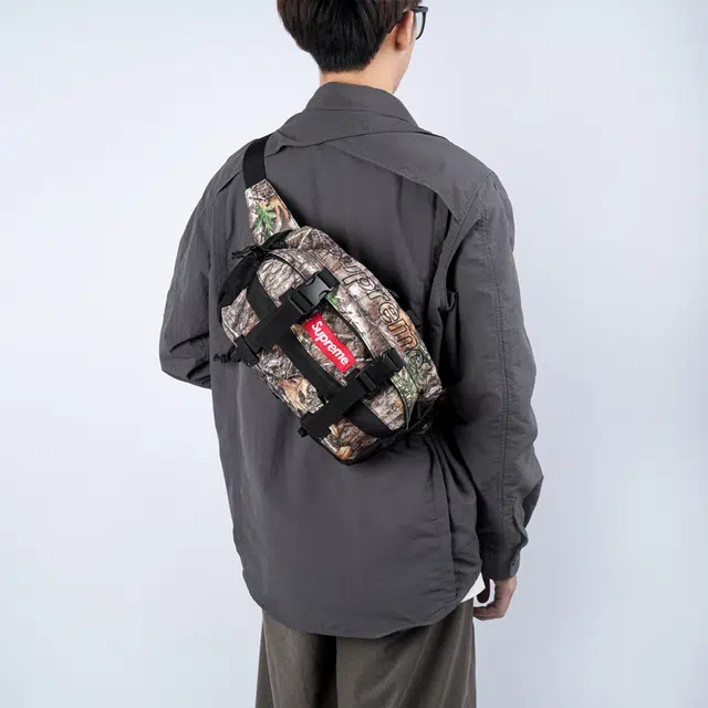 Supreme 19FW Waist Bag Logo