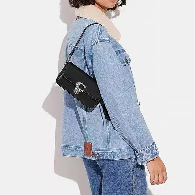 COACH Studio 20