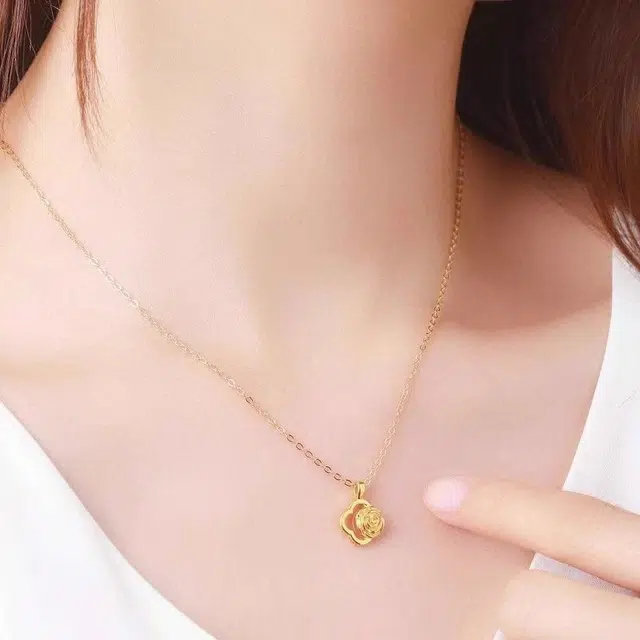 庆怡珠宝 四叶草玫瑰花项链 女款 温婉气质简约时尚小众设计感玫瑰花锁骨项链