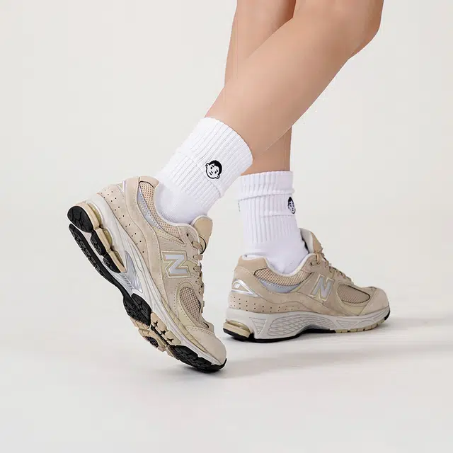 New Balance NB 2002R