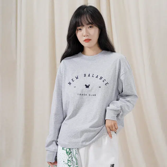 New Balance Logo T